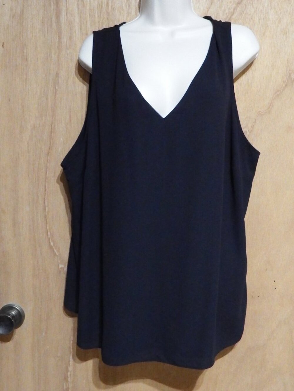 V-neck tank top by Nine West, Size 2X